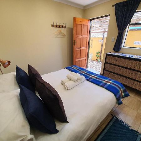 Lebo'S Soweto Backpackers Hostel Exterior photo